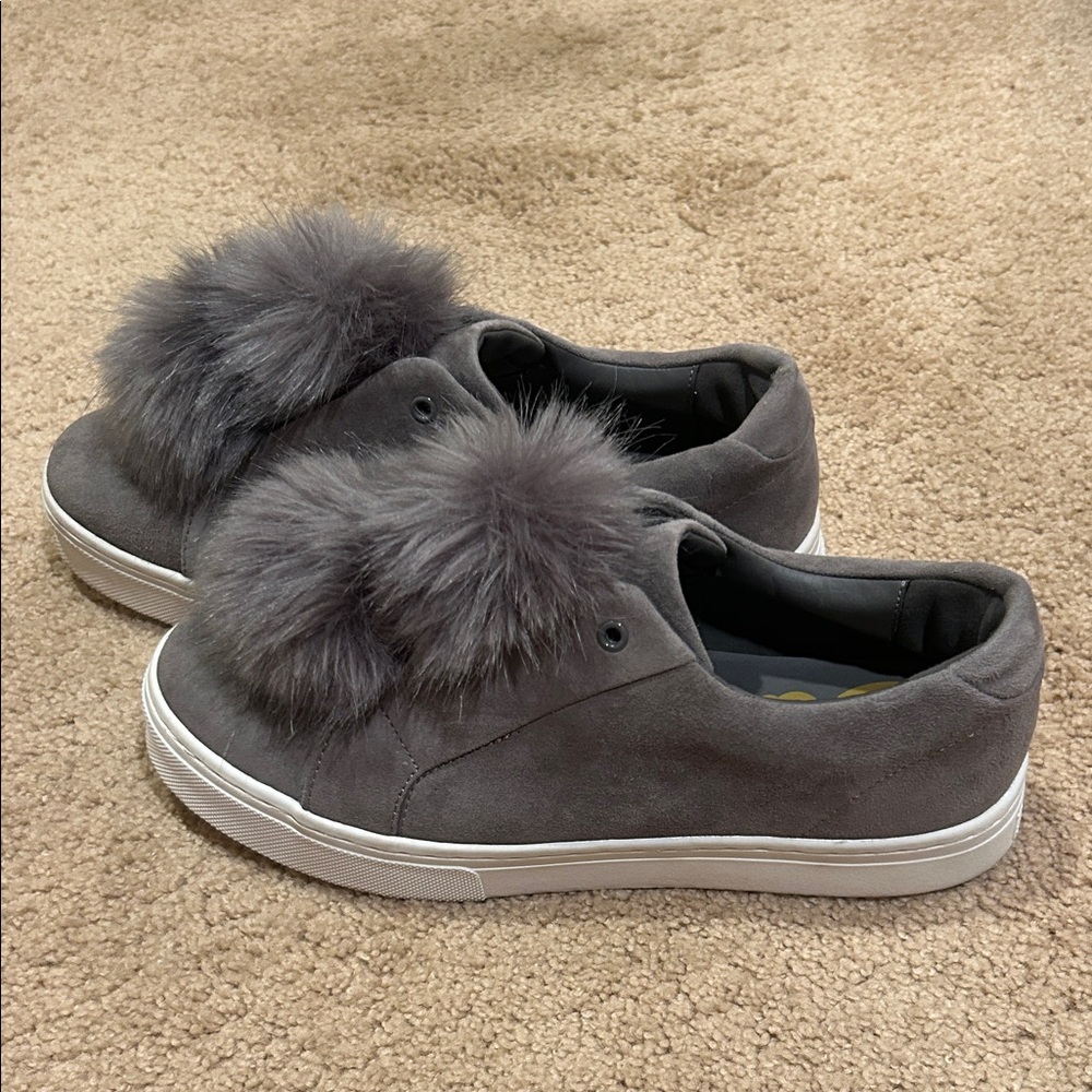 Stylish Gray Women's Sneakers with Faux Fur Accents